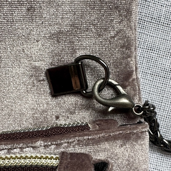 Street Level Velvet Lavender Crossbody/Clutch Bag. - Picture 5 of 13